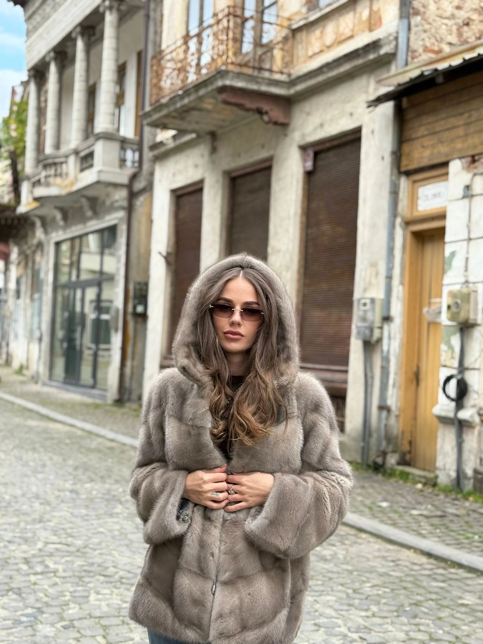 Haină din Blană Naturală de Vizon Gri Safir cu Gluga