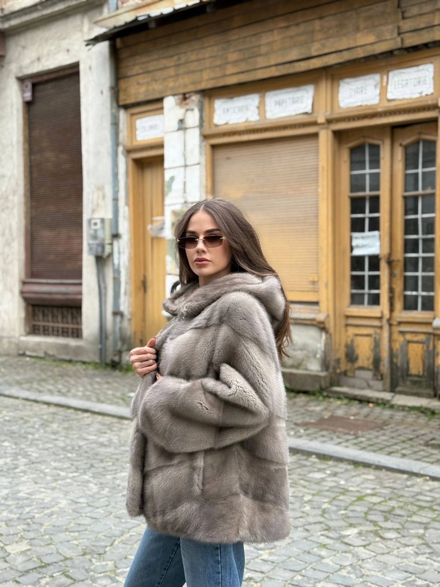 Haină din Blană Naturală de Vizon Gri Safir cu Gluga