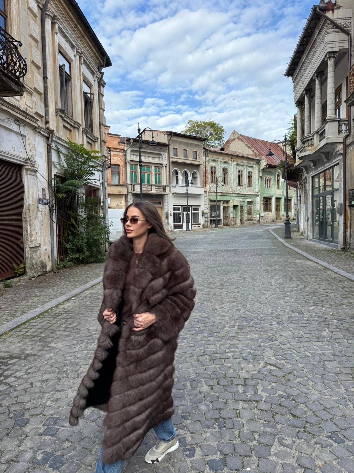 Haină din Blană Naturală de Vulpe Polară, Dark Brown cu Rever