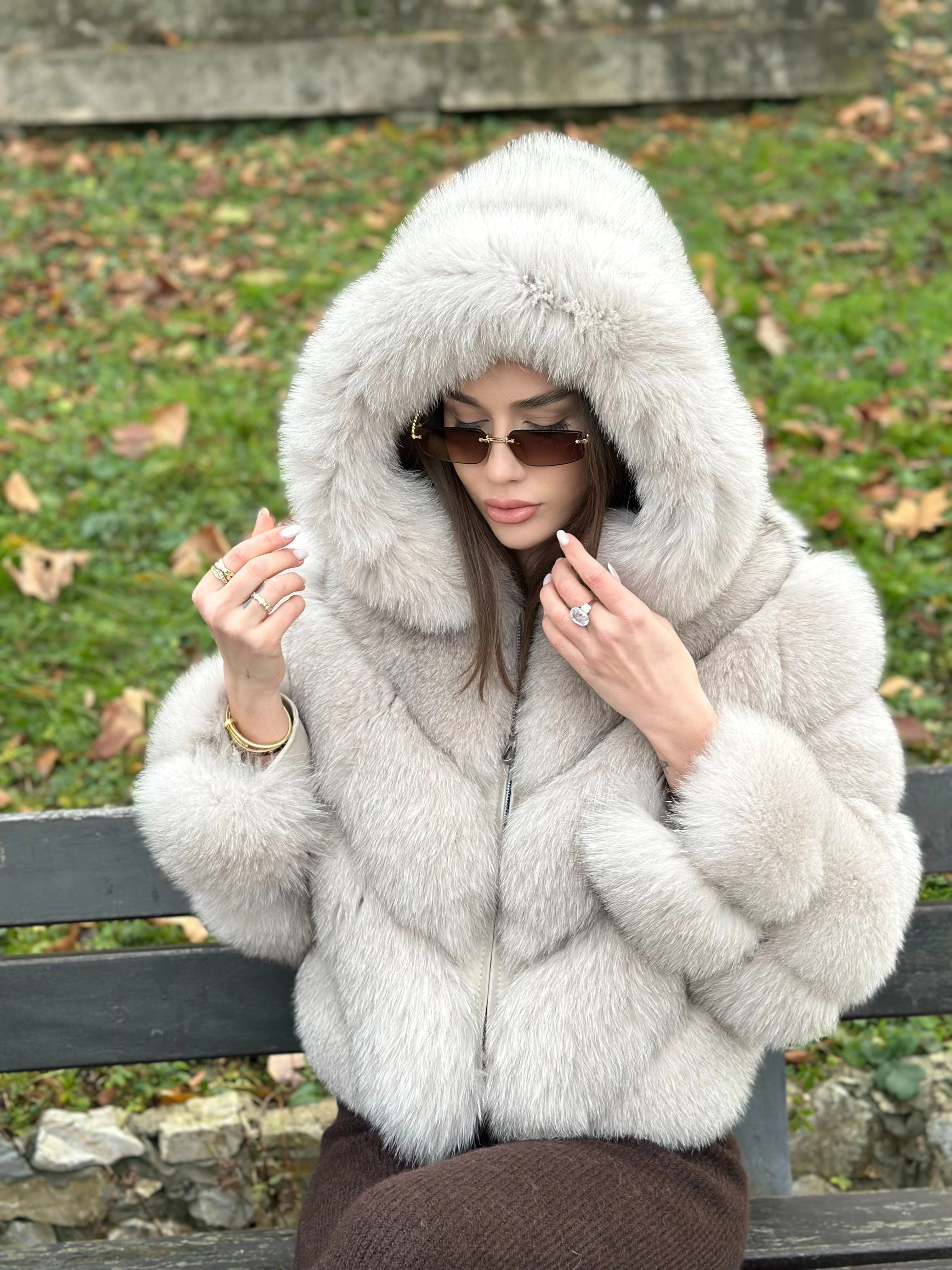 Blană Naturală de Vulpe Polară cu Glugă