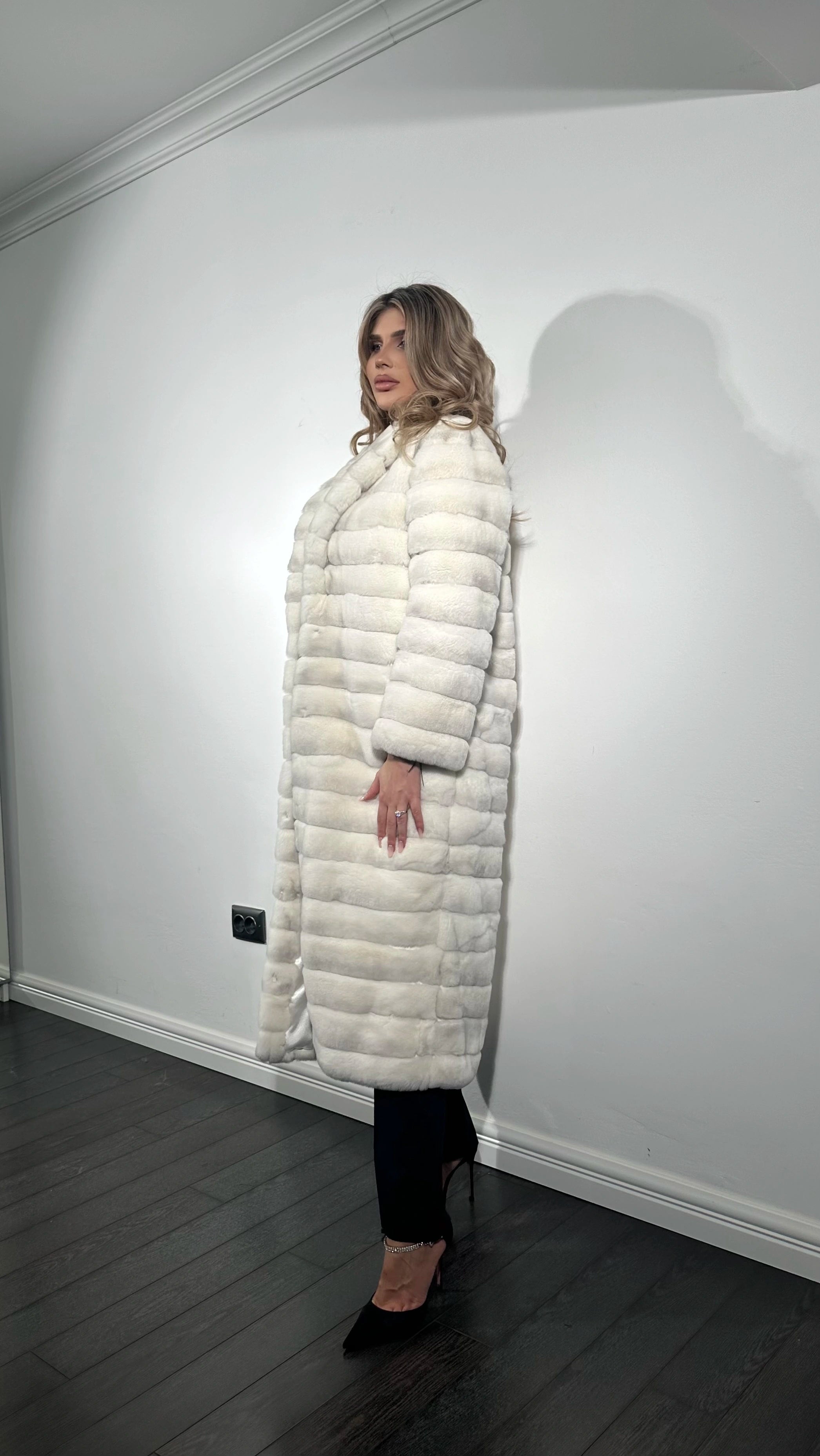 Blană naturală de chinchilla rex albă calitate premium